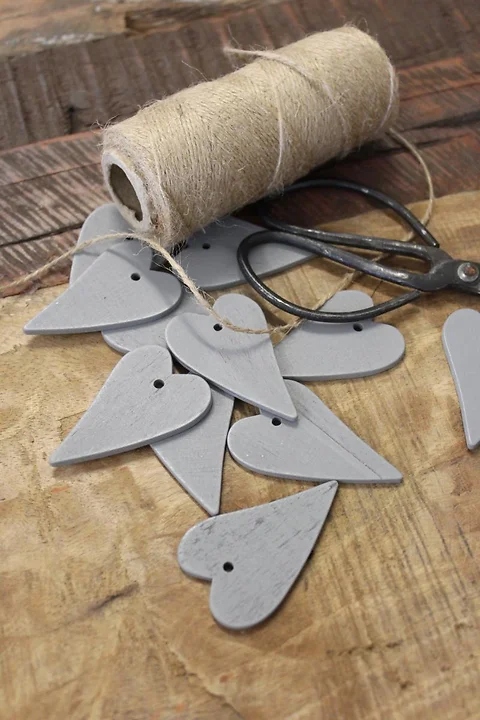 10 Herzanhänger f/Geschenkschmuck grau