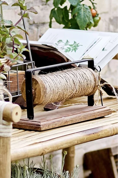 Schnurhalter mit Schere